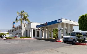 Claremont Motel 6